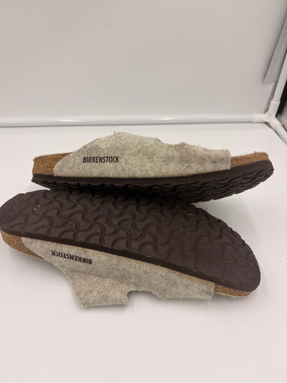 Birkenstock Sandals Women’s Size 40 Beige Wool Shearling Arizona Slides Comfort - Picture 7 of 8